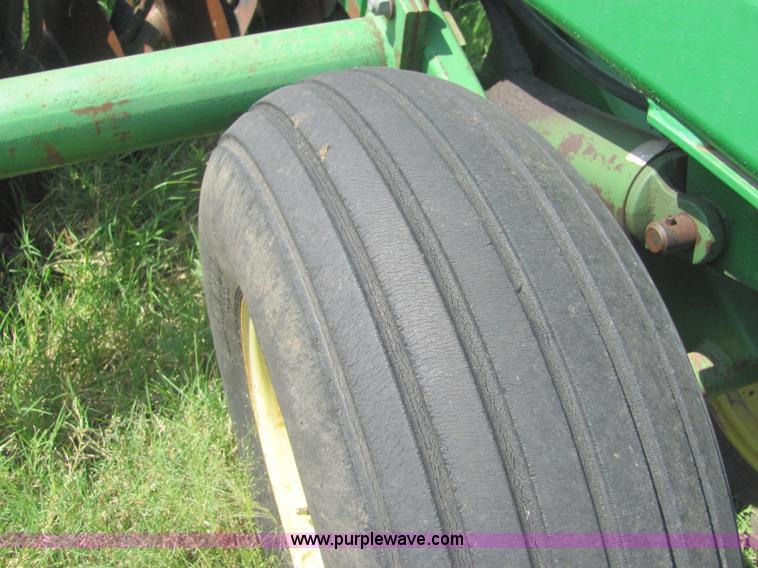 image for item A3552 John Deere 21' disk