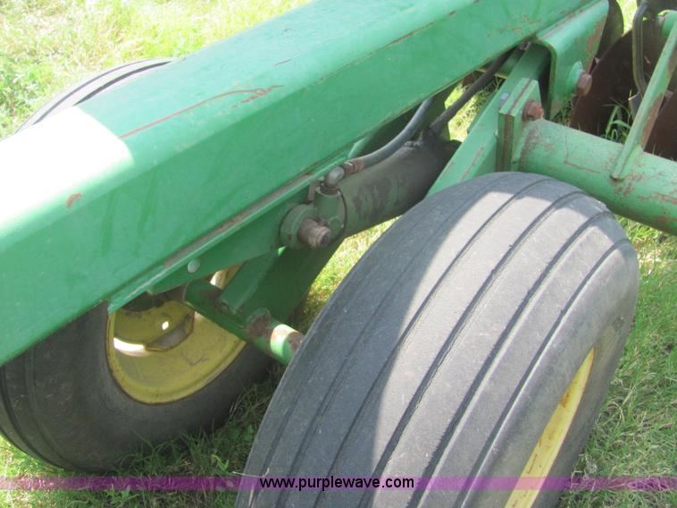 image for item A3552 John Deere 21' disk