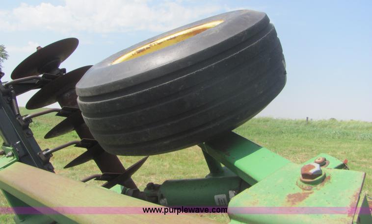 image for item A3552 John Deere 21' disk
