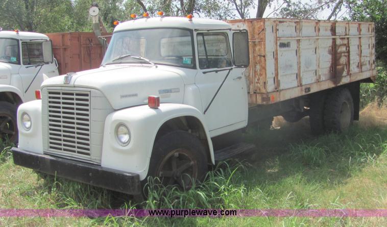 image for item A3555 1973 International Load Star 1600 grain truck