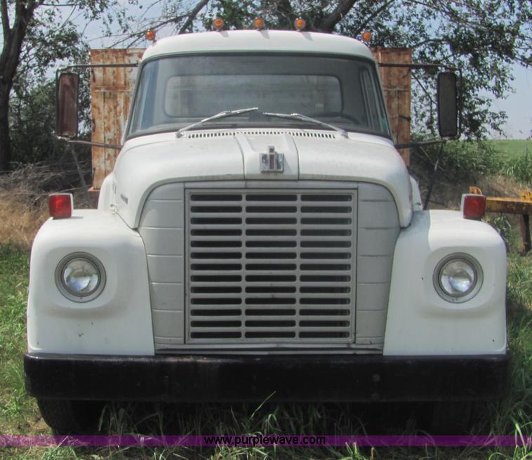 image for item A3555 1973 International Load Star 1600 grain truck