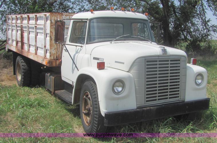 image for item A3555 1973 International Load Star 1600 grain truck