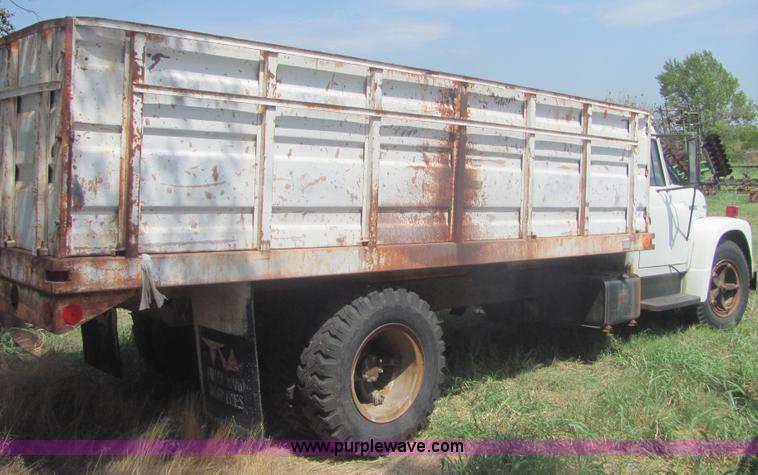 image for item A3555 1973 International Load Star 1600 grain truck