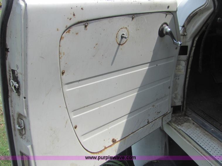 image for item A3555 1973 International Load Star 1600 grain truck