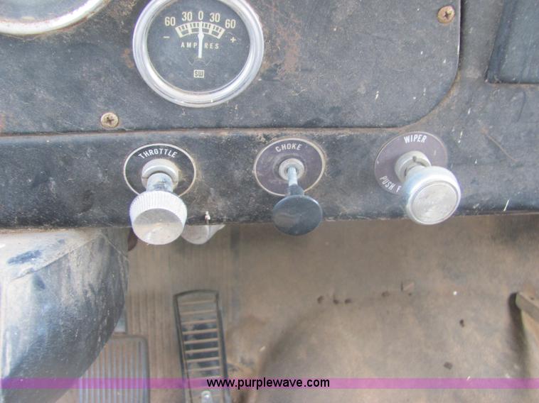 image for item A3555 1973 International Load Star 1600 grain truck