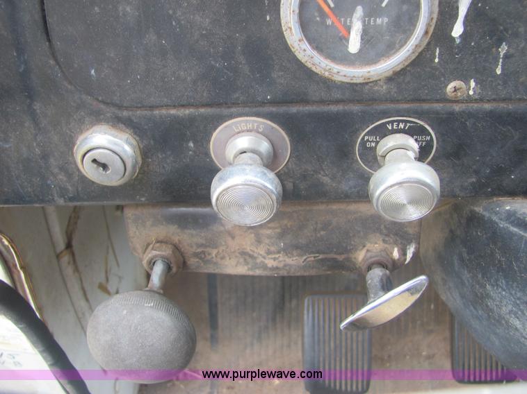 image for item A3555 1973 International Load Star 1600 grain truck