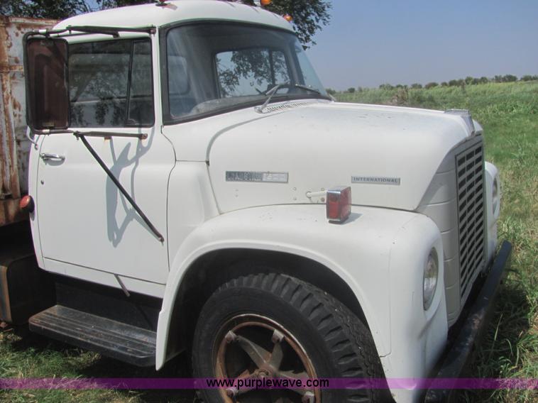 image for item A3555 1973 International Load Star 1600 grain truck