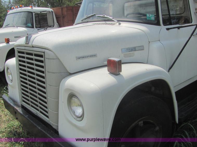 image for item A3555 1973 International Load Star 1600 grain truck