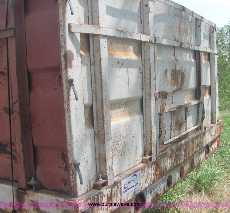 image for item A3556 1974 International Load Star 1600 grain truck