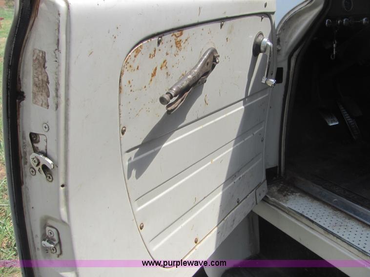 image for item A3556 1974 International Load Star 1600 grain truck