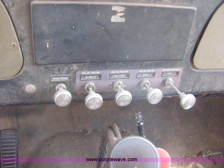 image for item A3556 1974 International Load Star 1600 grain truck