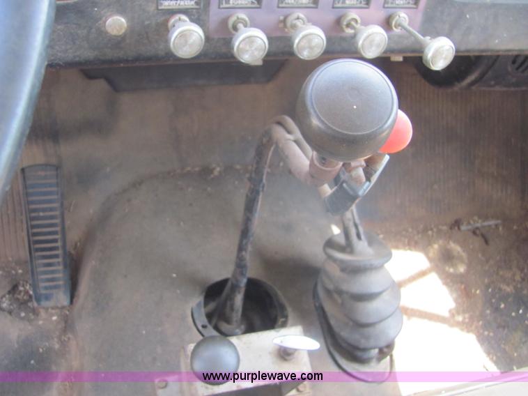 image for item A3556 1974 International Load Star 1600 grain truck