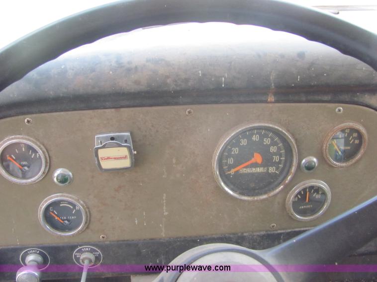 image for item A3556 1974 International Load Star 1600 grain truck
