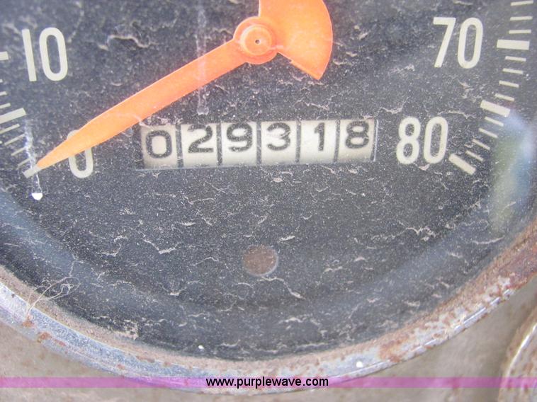 image for item A3556 1974 International Load Star 1600 grain truck