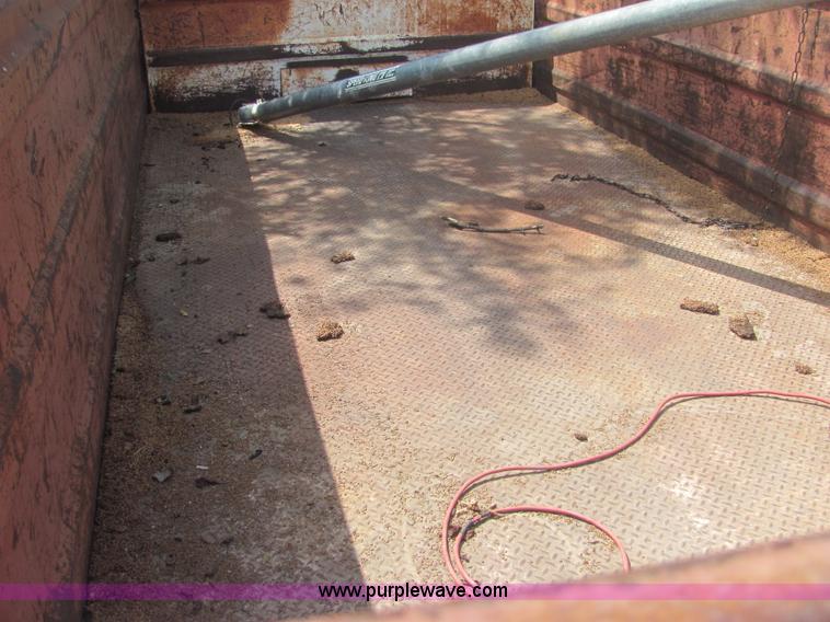 image for item A3556 1974 International Load Star 1600 grain truck