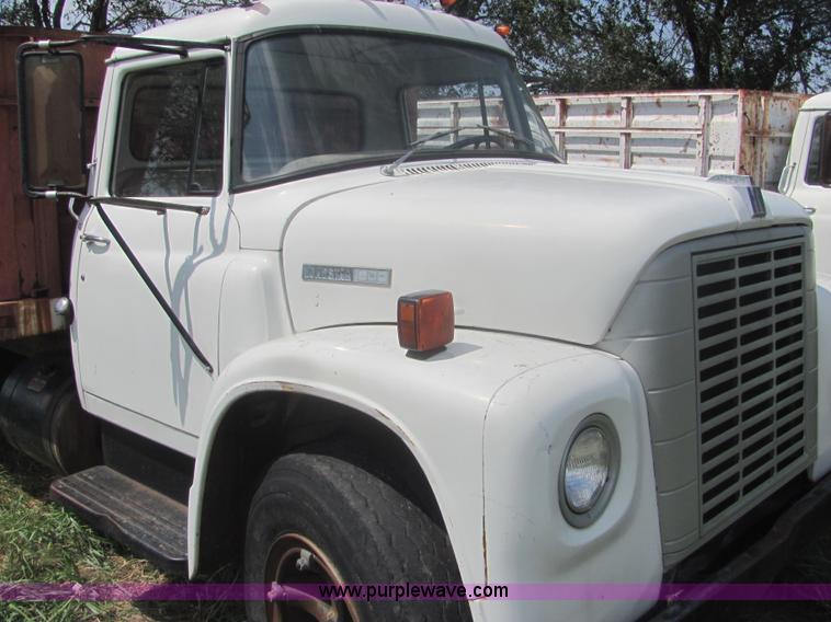 image for item A3556 1974 International Load Star 1600 grain truck