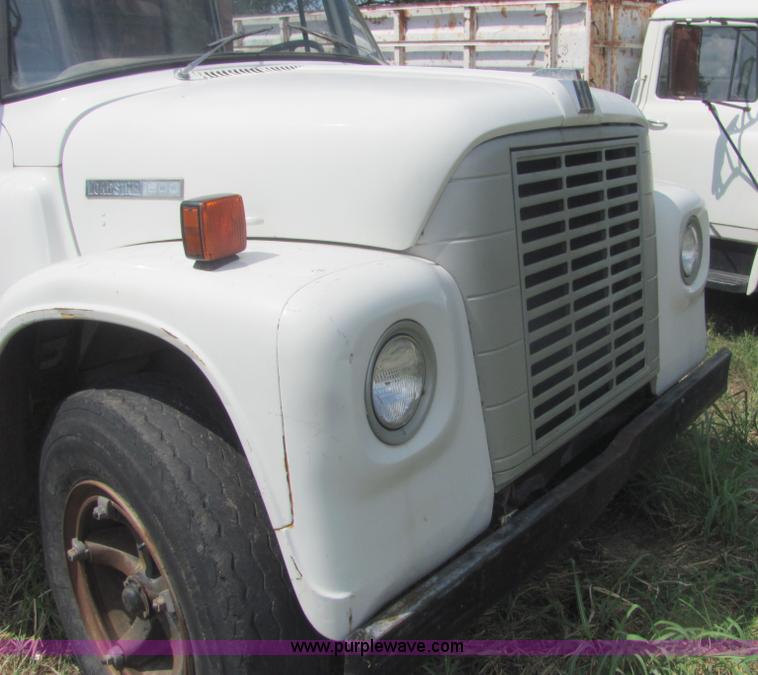 image for item A3556 1974 International Load Star 1600 grain truck