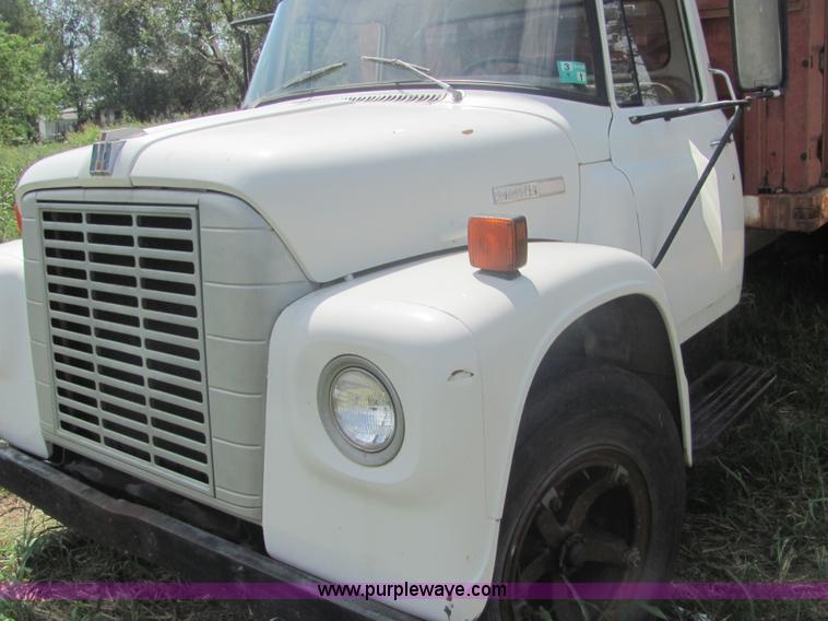 image for item A3556 1974 International Load Star 1600 grain truck