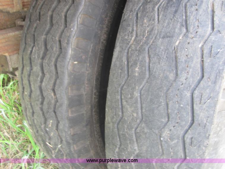 image for item A3556 1974 International Load Star 1600 grain truck