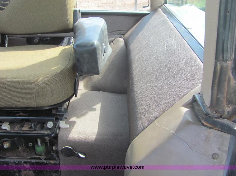 image for item A3557 1992 John Deere 4560 tractor