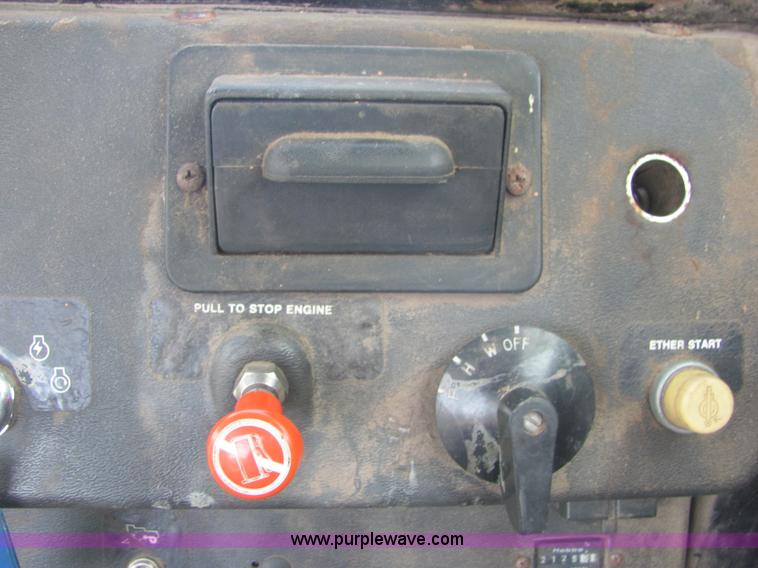 image for item A3558 1982 John Deere 6620 RWA combine