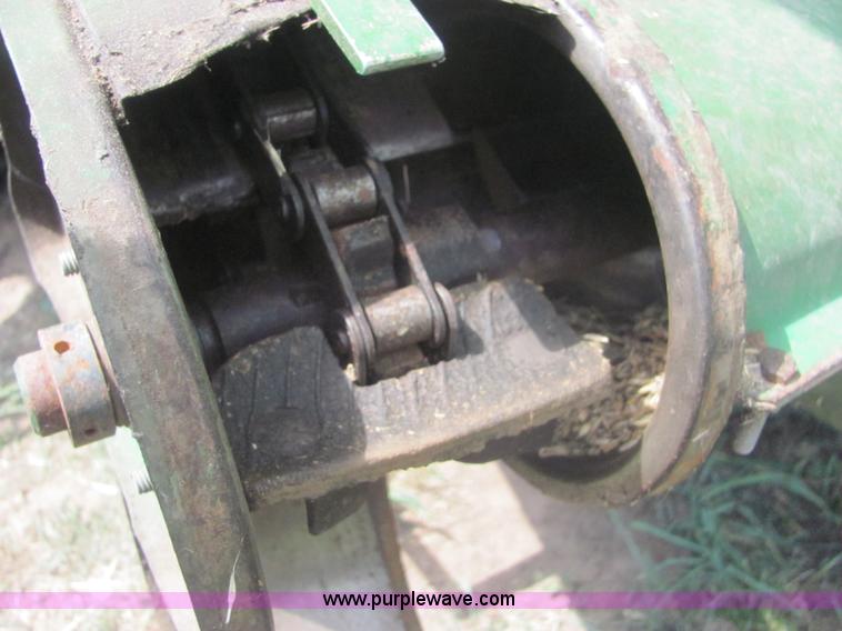 image for item A3558 1982 John Deere 6620 RWA combine