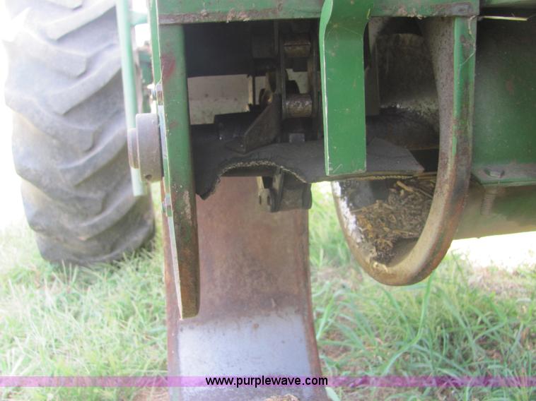 image for item A3558 1982 John Deere 6620 RWA combine