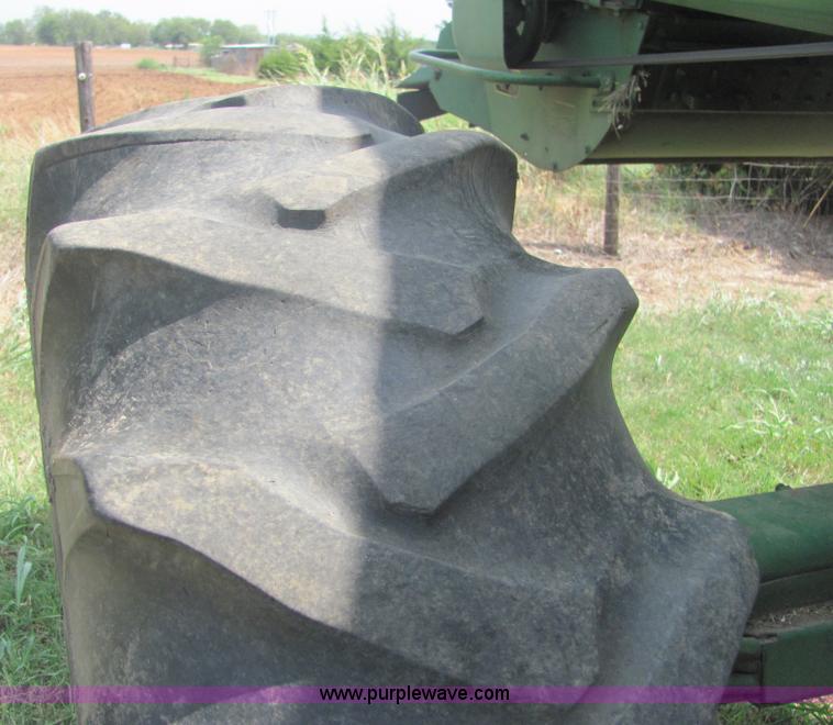 image for item A3558 1982 John Deere 6620 RWA combine