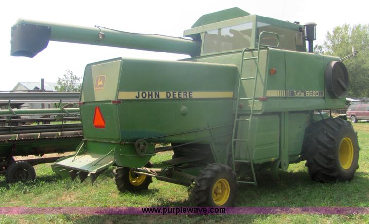image for item A3559 1980 John Deere 6620 combine