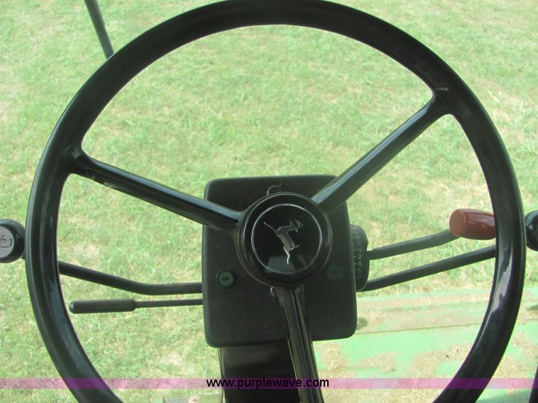 image for item A3559 1980 John Deere 6620 combine