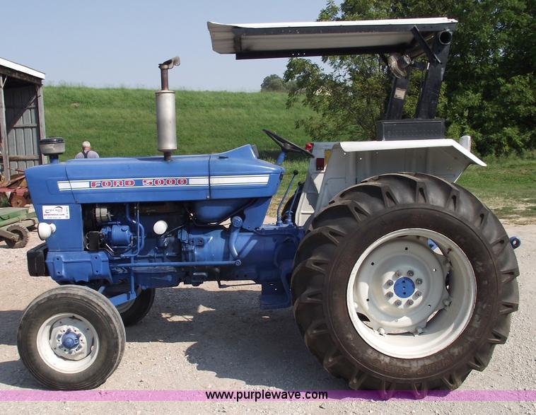 image for item A4011 1985 Ford 5000 tractor