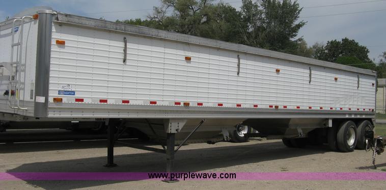 image for item A4315 2009 Stoughton 40' grain trailer