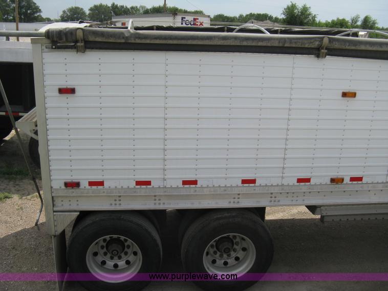 image for item A4315 2009 Stoughton 40' grain trailer
