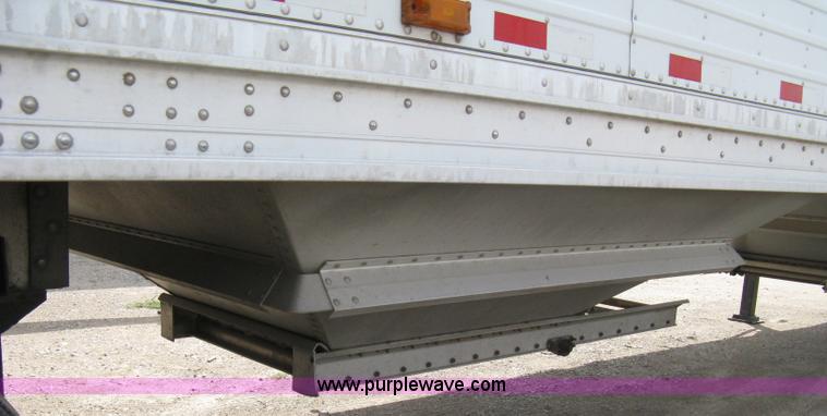 image for item A4315 2009 Stoughton 40' grain trailer