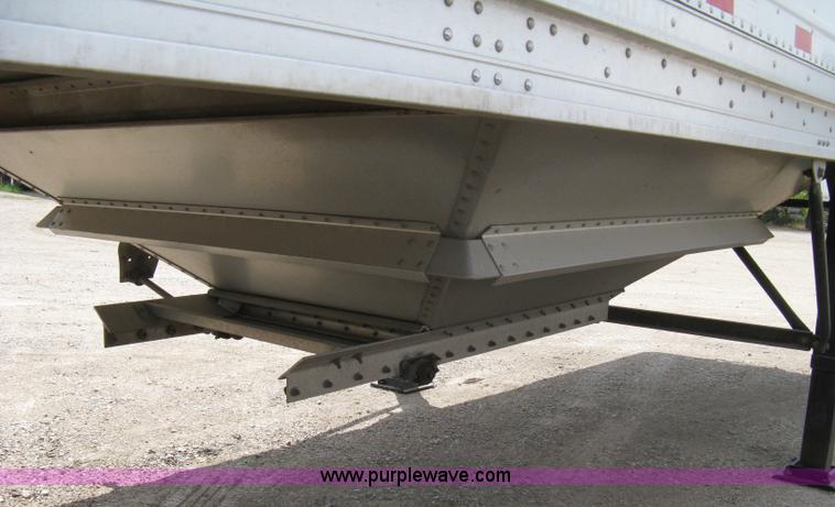 image for item A4315 2009 Stoughton 40' grain trailer