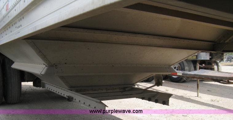 image for item A4315 2009 Stoughton 40' grain trailer