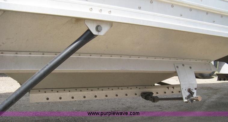 image for item A4315 2009 Stoughton 40' grain trailer