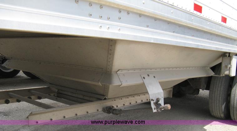 image for item A4315 2009 Stoughton 40' grain trailer