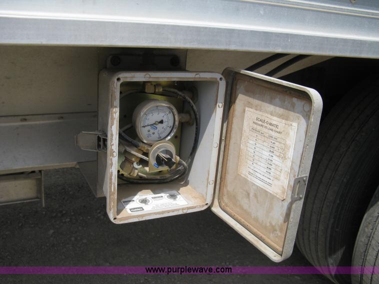 image for item A4315 2009 Stoughton 40' grain trailer