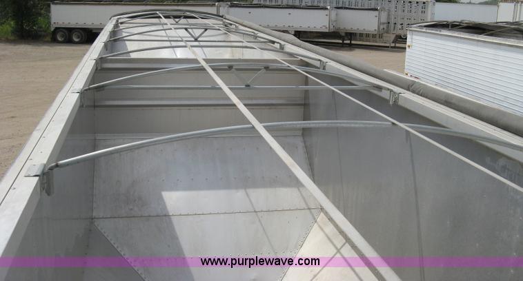 image for item A4315 2009 Stoughton 40' grain trailer