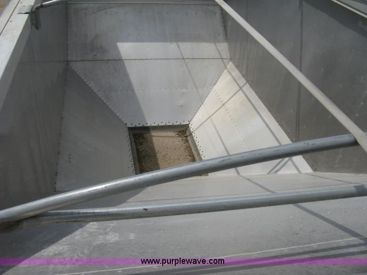 image for item A4315 2009 Stoughton 40' grain trailer