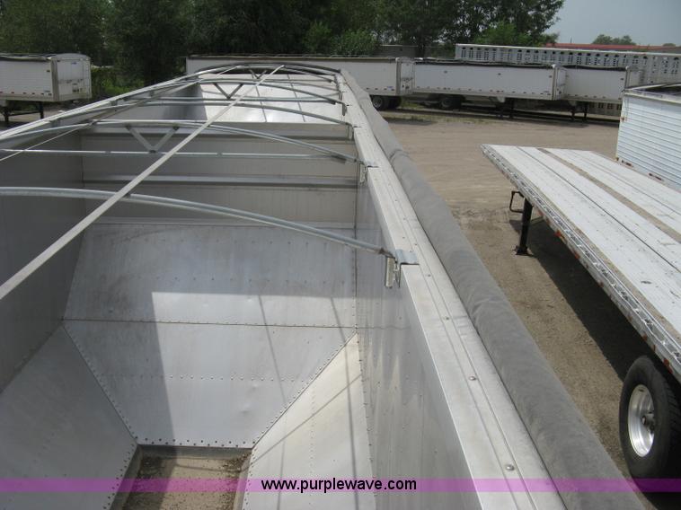 image for item A4315 2009 Stoughton 40' grain trailer