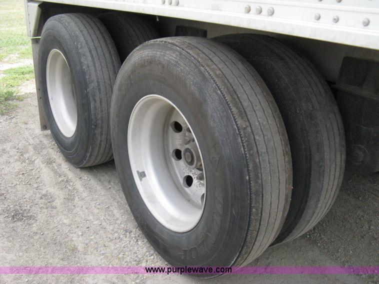 image for item A4315 2009 Stoughton 40' grain trailer