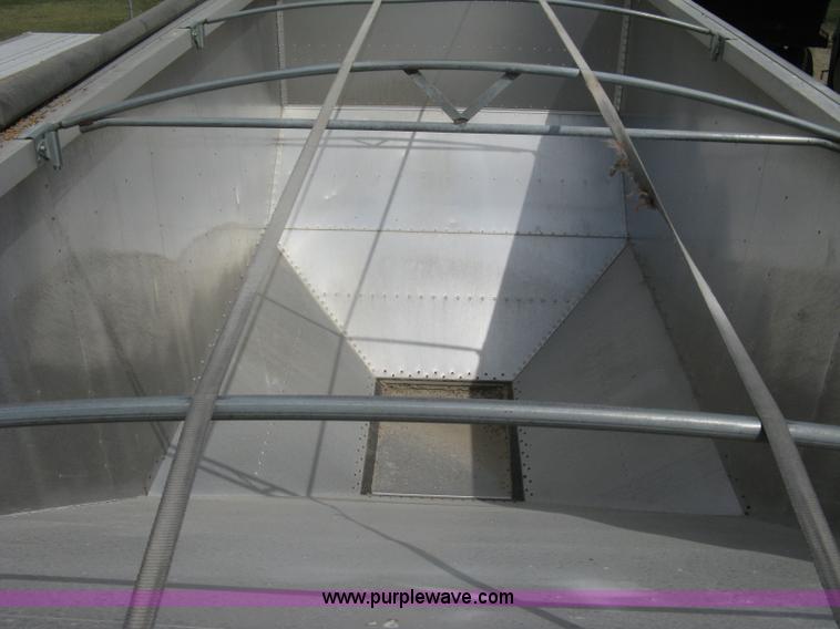 image for item A4315 2009 Stoughton 40' grain trailer