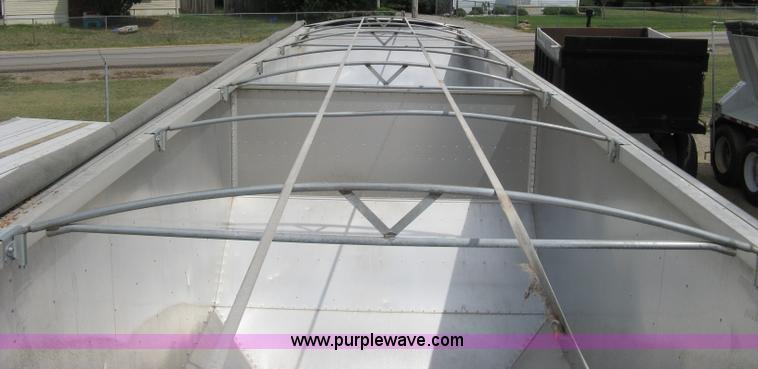 image for item A4315 2009 Stoughton 40' grain trailer