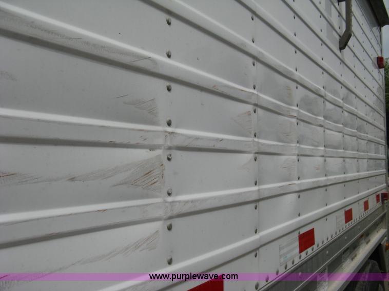 image for item A4315 2009 Stoughton 40' grain trailer