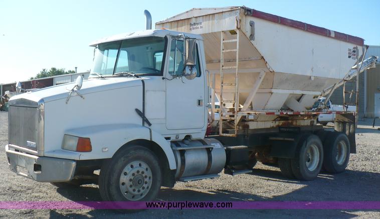 image for item A4863 1995 GMC White WCA dry fertilizer tender truck