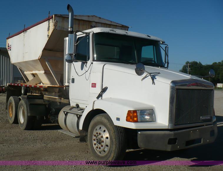 image for item A4863 1995 GMC White WCA dry fertilizer tender truck