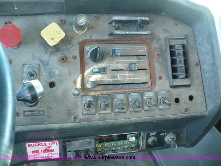 image for item A4863 1995 GMC White WCA dry fertilizer tender truck