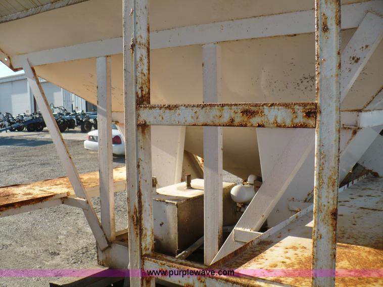 image for item A4863 1995 GMC White WCA dry fertilizer tender truck